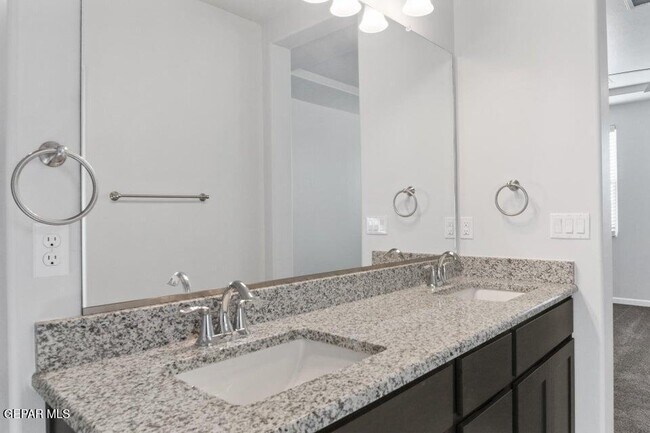 Building Photo - 512 Twilight Dr