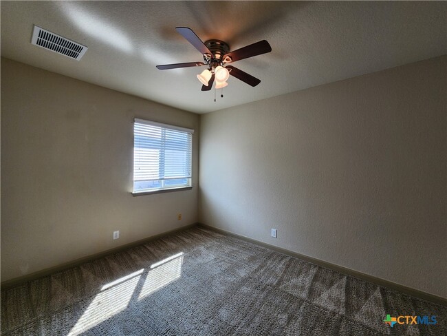 Building Photo - 789 Great Oaks Dr