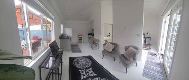 Living room - 4074 Tivoli Ave