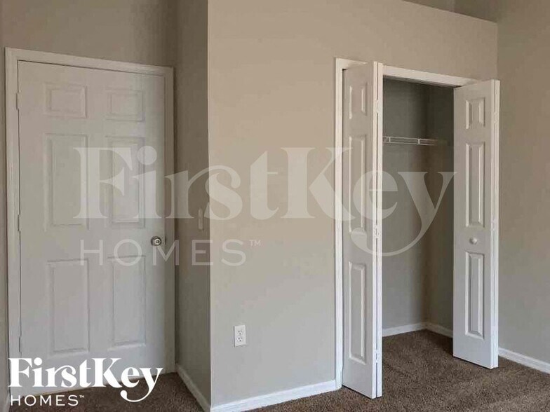 Building Photo - 6551 Viewpoint Ct