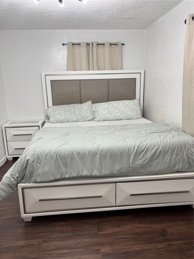 Building Photo - 6329 Fletcher St