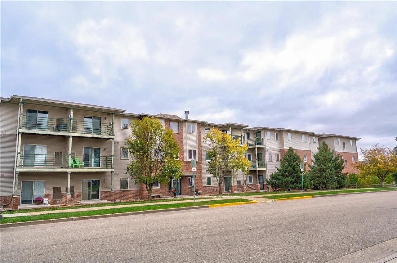 Building Photo - 102 Prairie Heights Dr