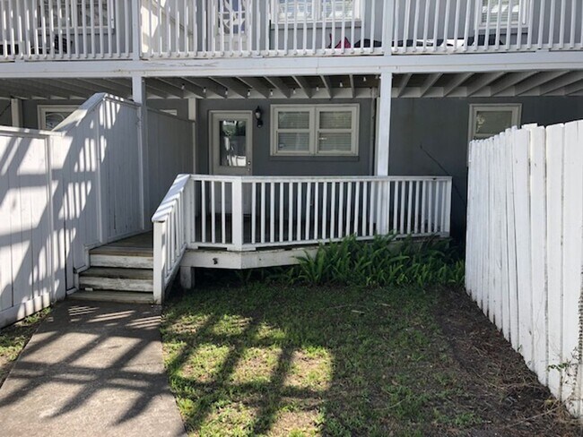 Building Photo - 414 E Park Ave