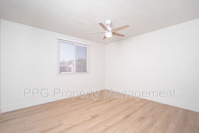 Building Photo - 3718 E Ludlow Dr