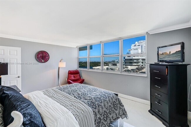 Building Photo - 5838 Collins Ave