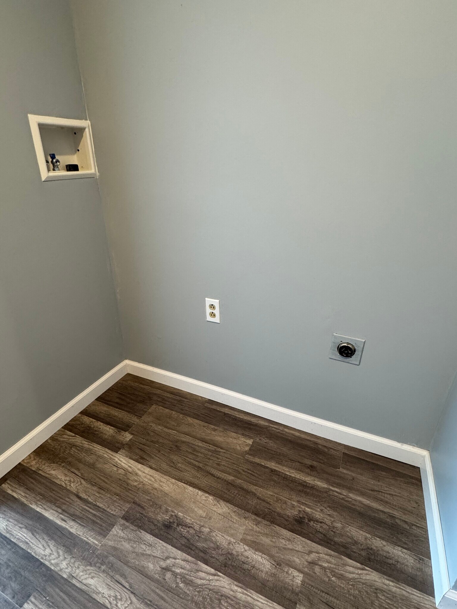 Building Photo - 210 Bluff St