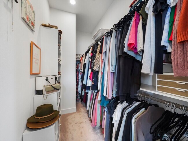 Building Photo - 1218 W 24th St