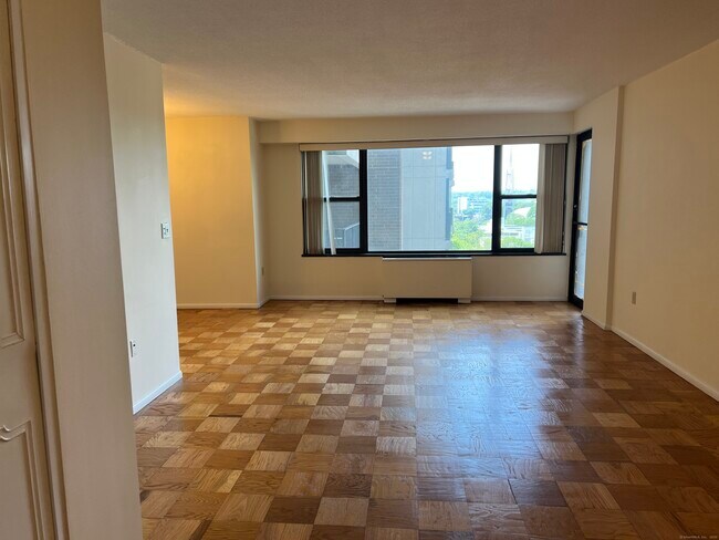 Building Photo - 44 Strawberry Hill Ave