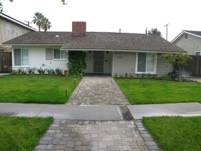 Building Photo - 5137 E Vista Hermosa St