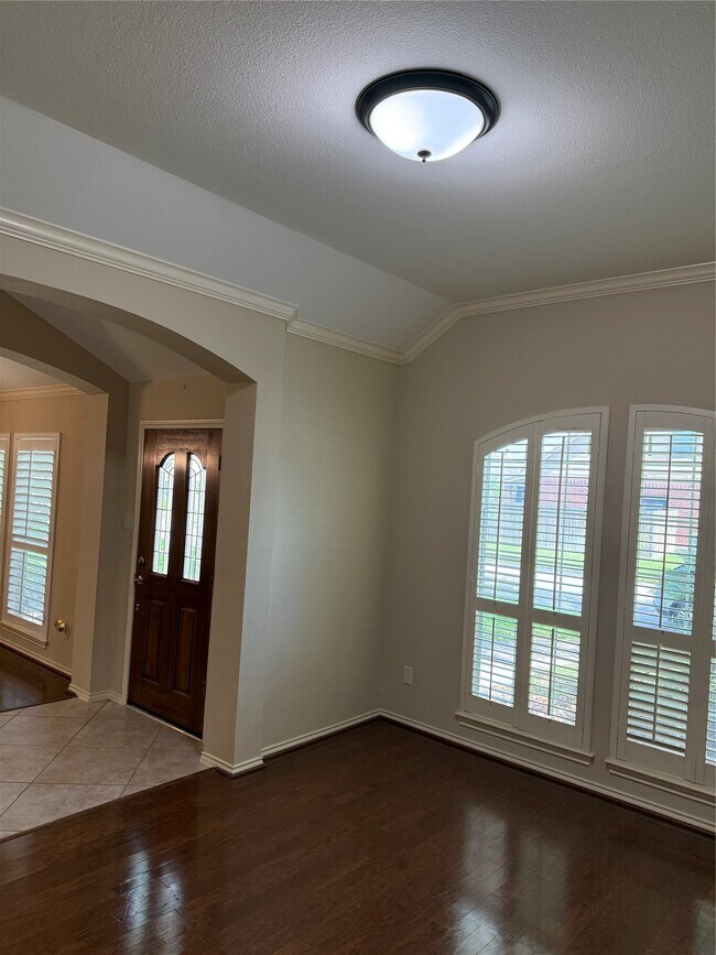 Building Photo - 6914 Sunflower Grove Dr