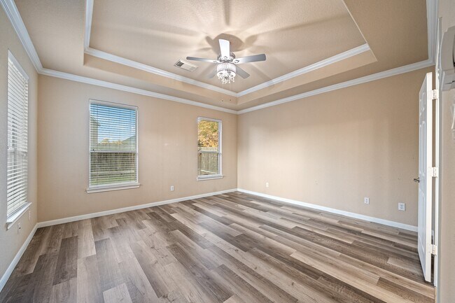 Building Photo - 5123 Shadow Breeze Ln