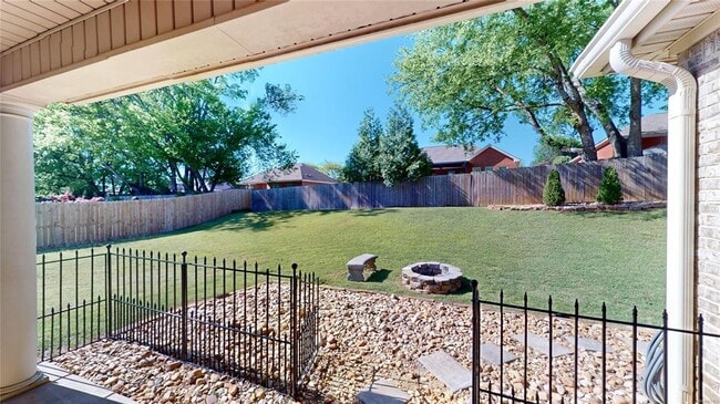 Building Photo - 1067 E Poplar St