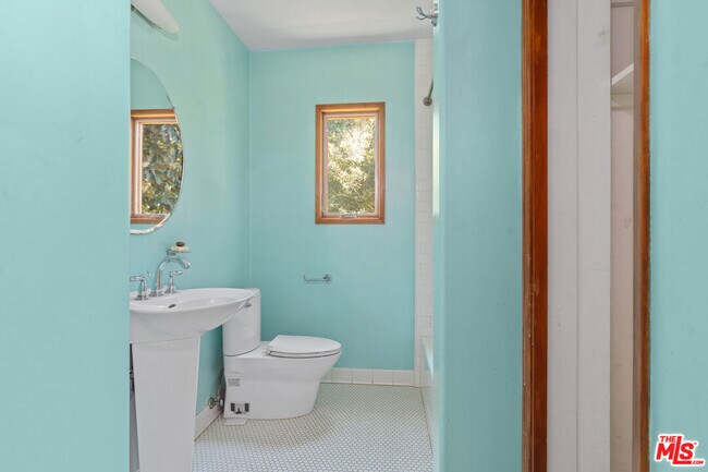 Building Photo - 3705 Fredonia Dr