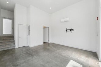 Building Photo - 1 bedroom in Seattle WA 98103