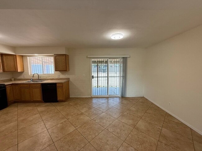 Building Photo - 6864 E Nelson Dr