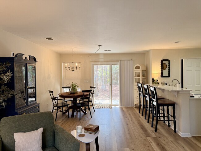 Building Photo - 1104 Harvester Cir