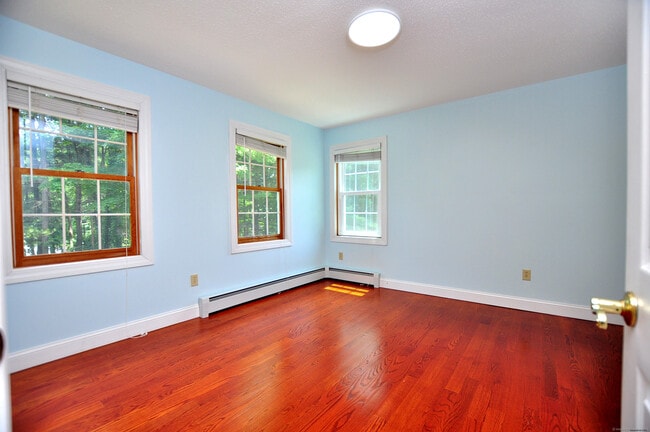 Building Photo - 64 Oak Ridge Dr
