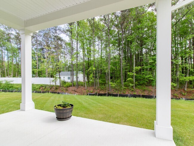 Building Photo - 12 MONTH RENTAL - 3 BED 2.5 BATH SINGLE FA...