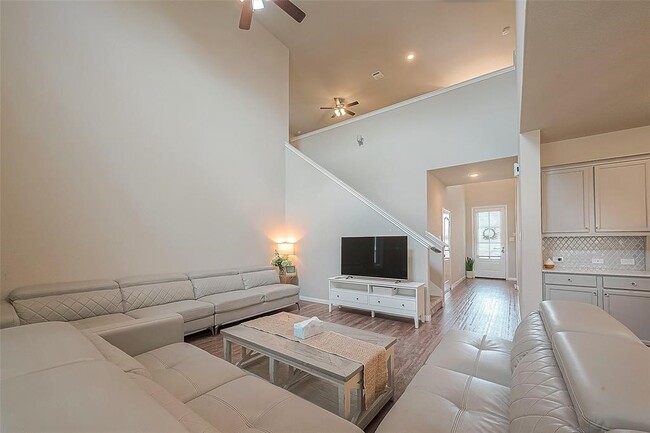 Building Photo - 21029 Crinet Square