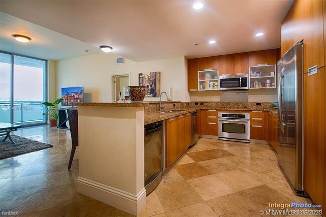 Building Photo - 3 br, 2 bath Condo - 7901 Hispanola Unfurn...