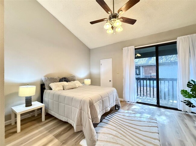 Building Photo - 7122 Wood Hollow Dr