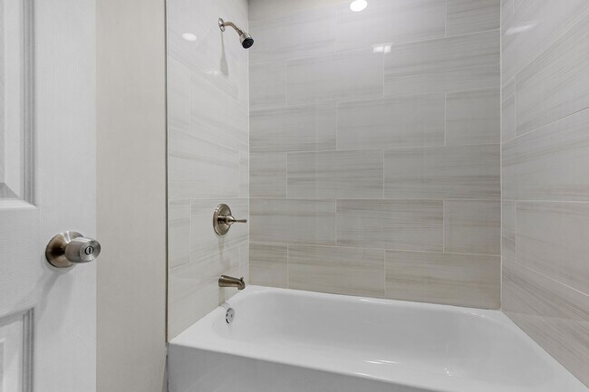 Building Photo - Beautiful Newly Renovated 3 Bedroom with a Large Basement For Rent in Mill Hill District of Balti...