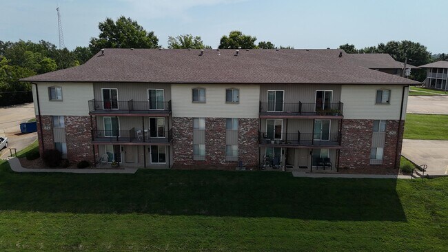 Building Photo - 821 Southwest Blvd