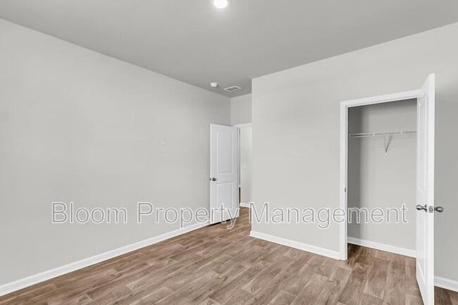 Building Photo - 151 Morning Vw Wy