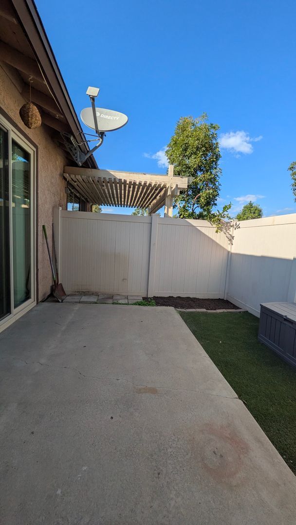 Building Photo - Cute two bedroom condo