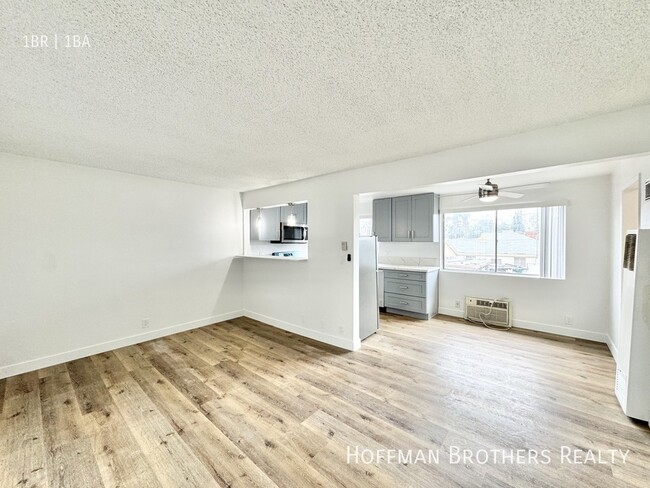 Building Photo - 14917 Hartland St