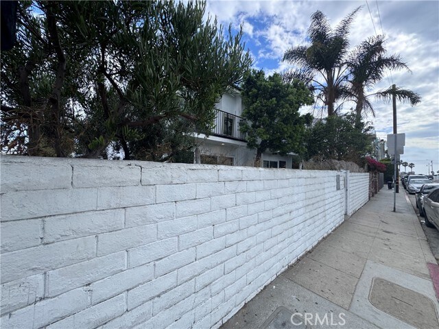Building Photo - 40 S Venice Blvd