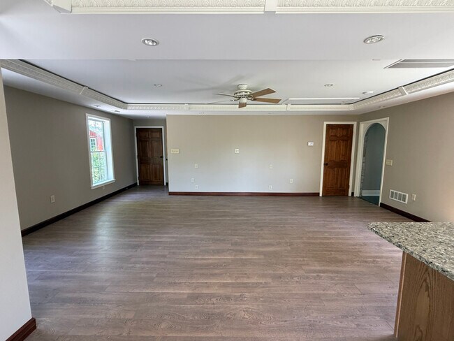 Building Photo - 2637 Mountain Rd