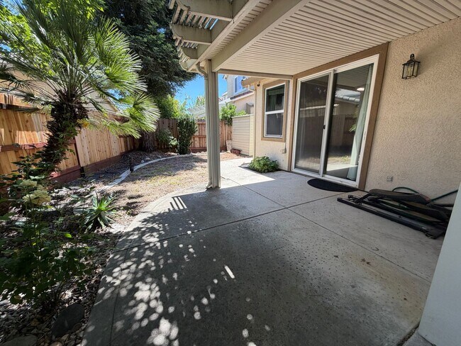 Building Photo - Spacious 4-Bedroom Elk Grove Home with Updated Kitchen, Quartz Countertops! VIEW TODAY!