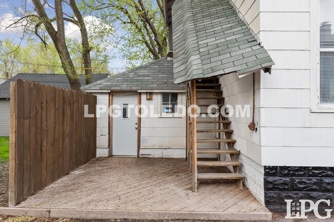 Building Photo - 4039 Vermaas Ave