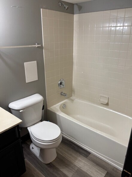 Building Photo - 1028 Pierpoint Ln