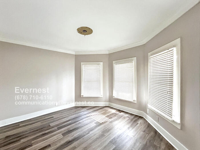 Building Photo - 3559 Victoria St