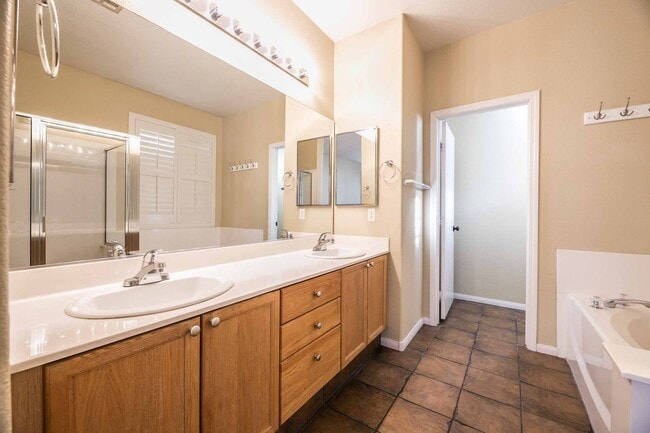 Building Photo - Stunning Single Story in Henderson