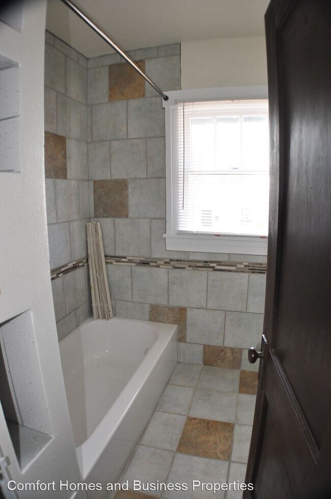 Building Photo - 4 br, 2 bath House - 201 Maple St NE