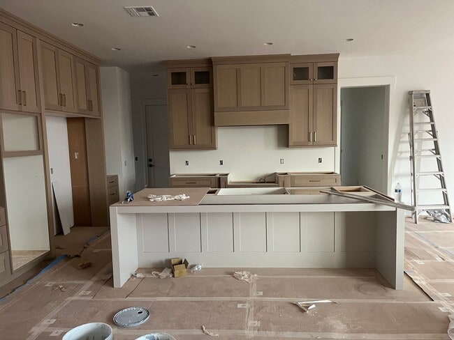 Building Photo - Awesome single story with 4 beds 4 baths and RV garage.