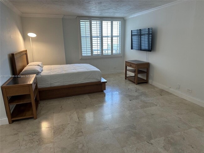 Building Photo - 6039 Collins Ave