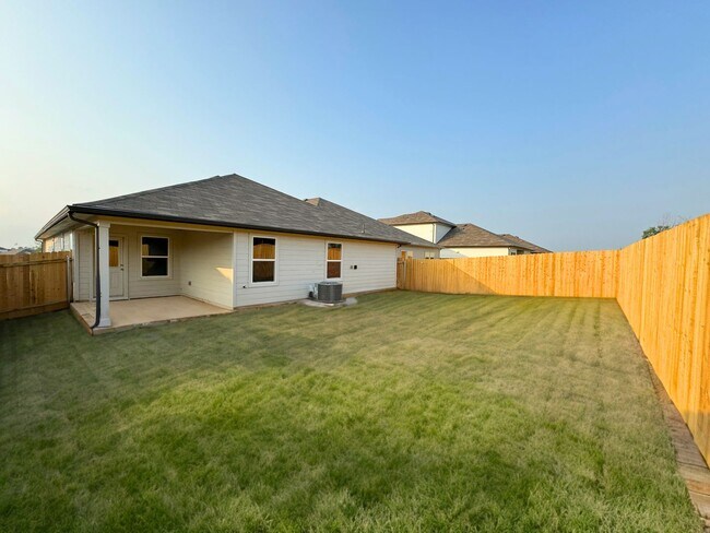 Building Photo - 4 BR + STUDY/ 3 BA in Seguin - 2042 SF One...