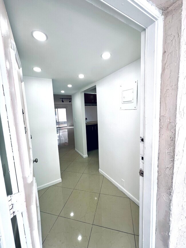 Building Photo - 7610 Stirling Rd