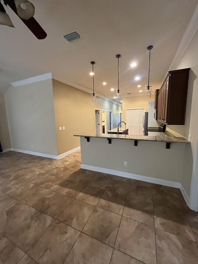 Building Photo - 808 Pine Alley St