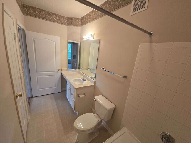 Building Photo - "Charming 1-Bedroom Condo Retreat in Tampa's Serene Villa View Circle"
