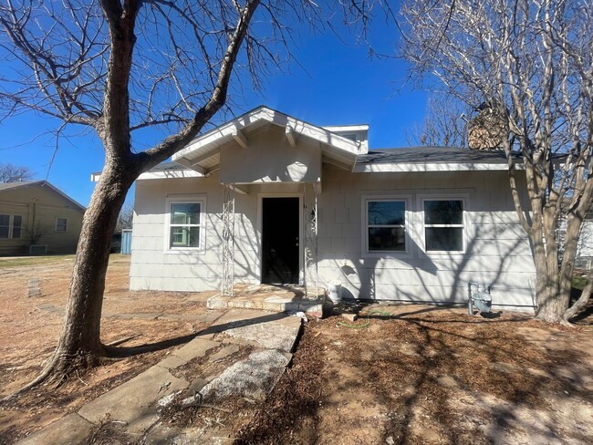 Primary Photo - LARGE 4 BEDROOM 2 BATH HOUSE NEAR HSU AND ...