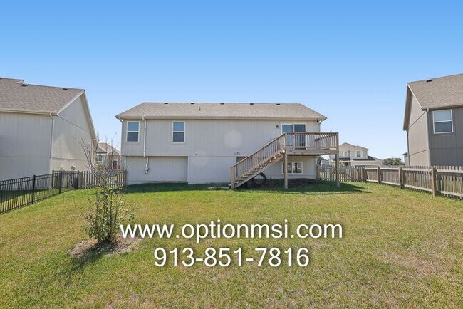 Building Photo - Beautiful 3-Bedroom Home with Modern Finishes & Fantastic Amenities!