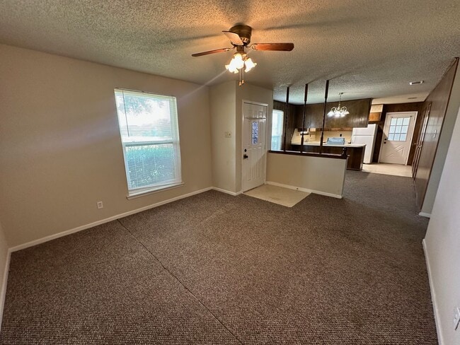 Building Photo - 204 Karem Cir