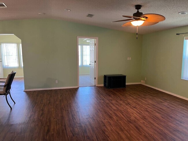 Building Photo - 5870 SW 59th St