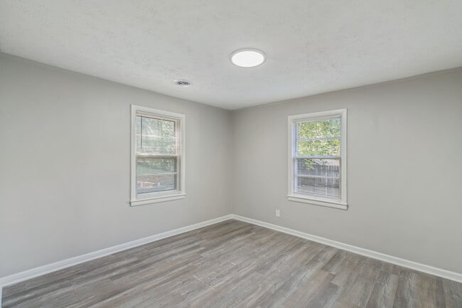 Building Photo - 3040 Woodbine Ave