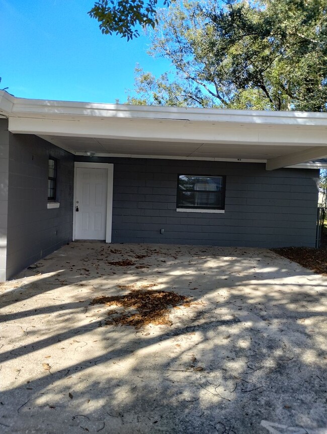 Building Photo - Newly Remolded 3 Bed and 2.5 Bath... Ready...